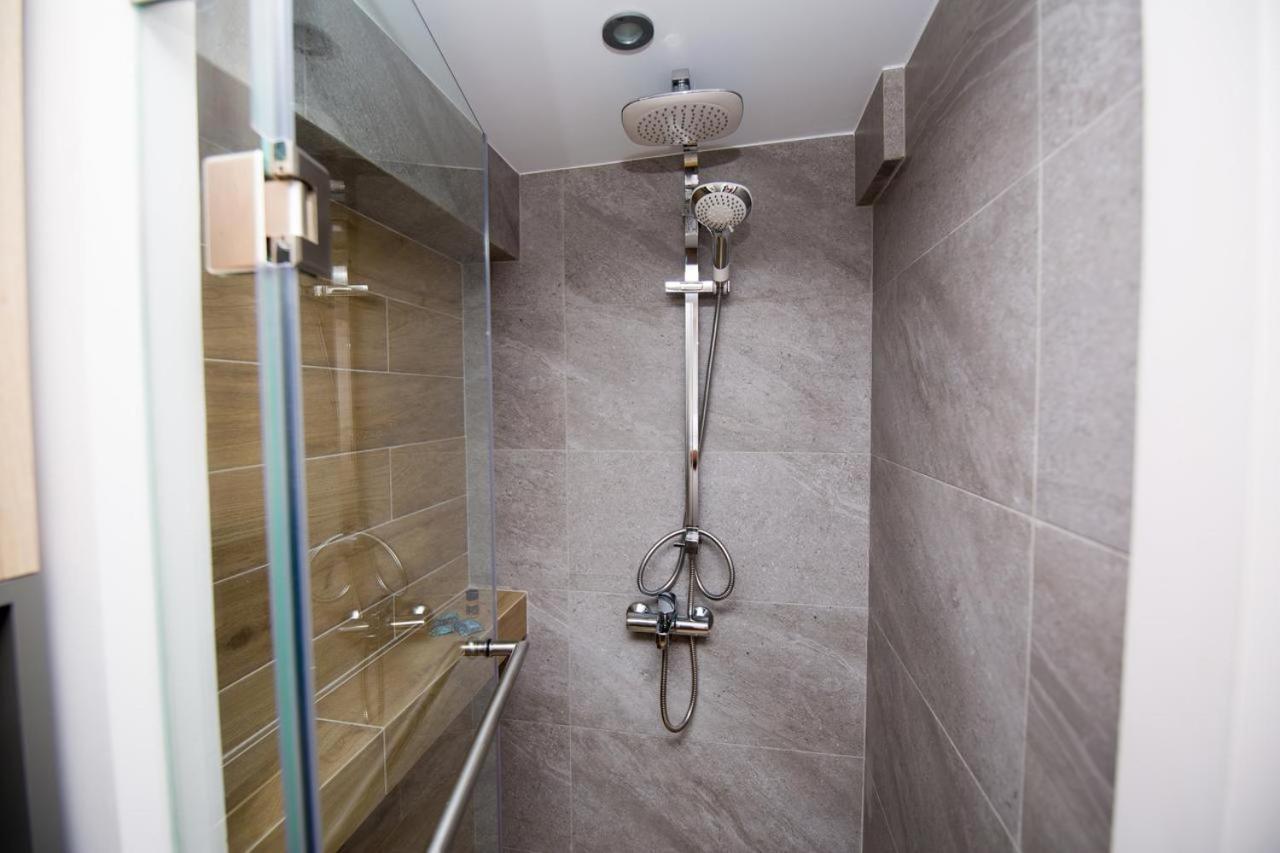 Helen Luxury Loft Design Meisonette-Apartment Atene Esterno foto