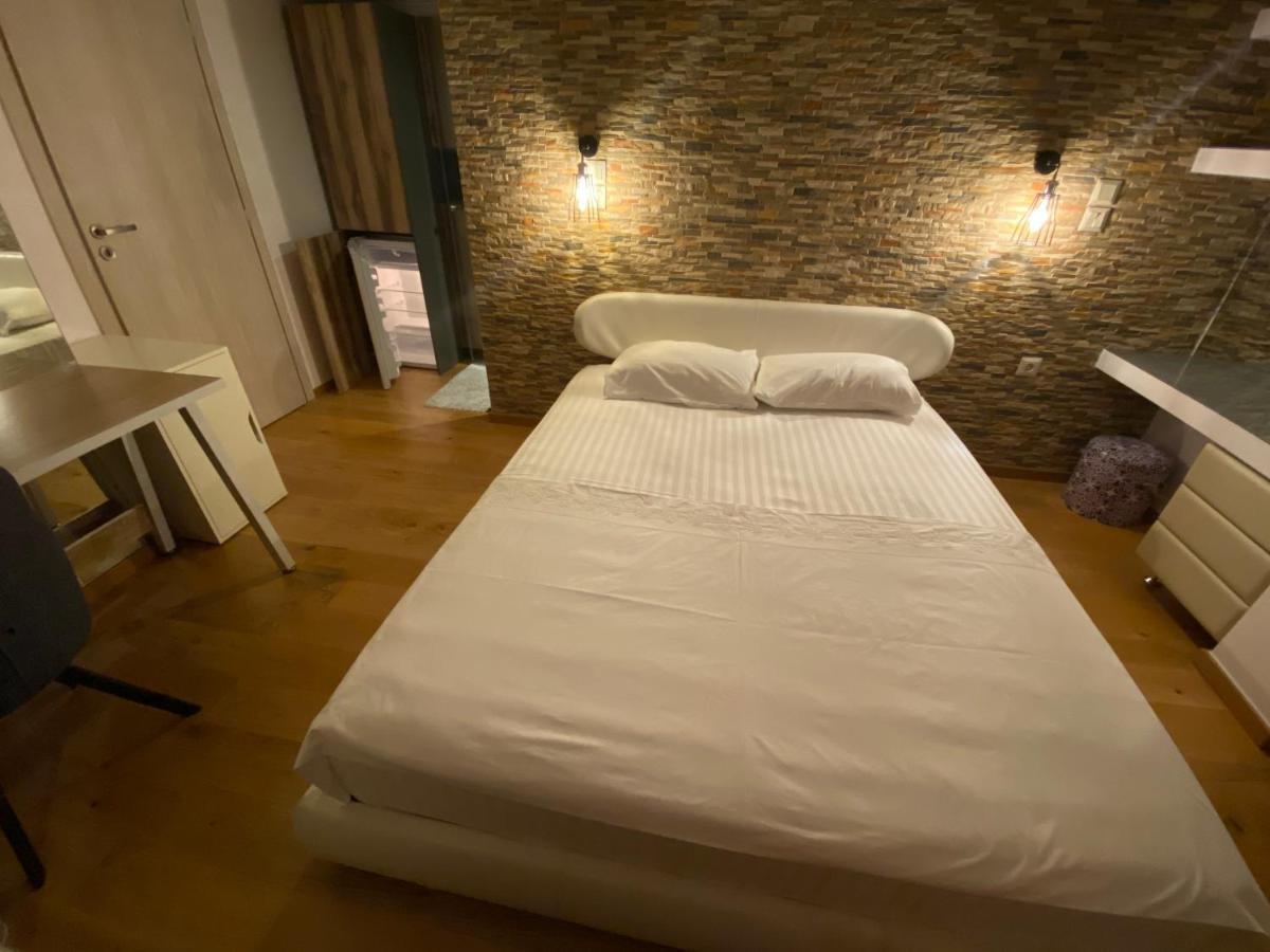 Helen Luxury Loft Design Meisonette-Apartment Atene Esterno foto